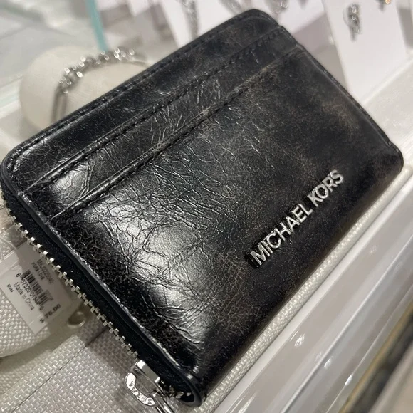 MICHAEL KORS Jet Set Medium Distressed Zip Around Card Case
Black 
NWT - Picture 13 of 16